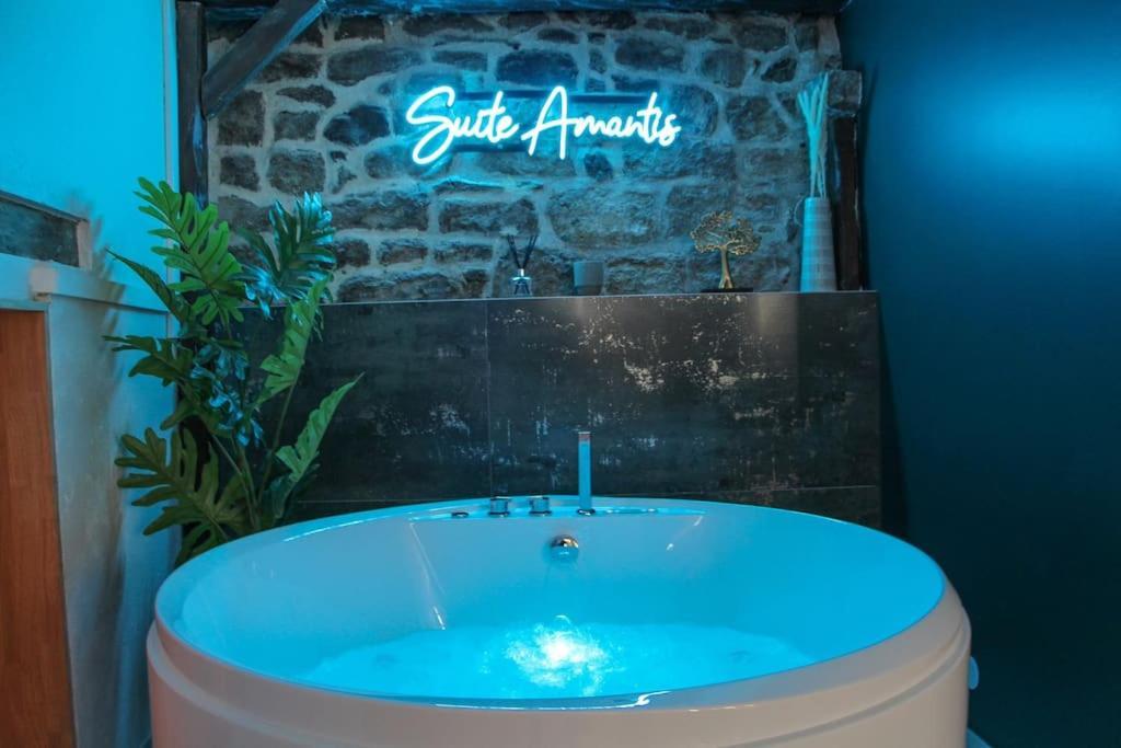 Suite Luxueuse Jacuzzi Suite Amantis By Noma Сен-Шамон Екстер'єр фото